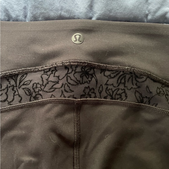 SPECIAL EDITION lululemon Wunder Under Hi-Rise Embroidered - Picture 4 of 9